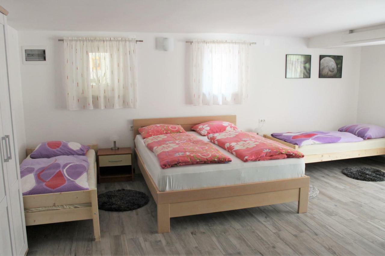 Rooms Jurca Постойна Экстерьер фото