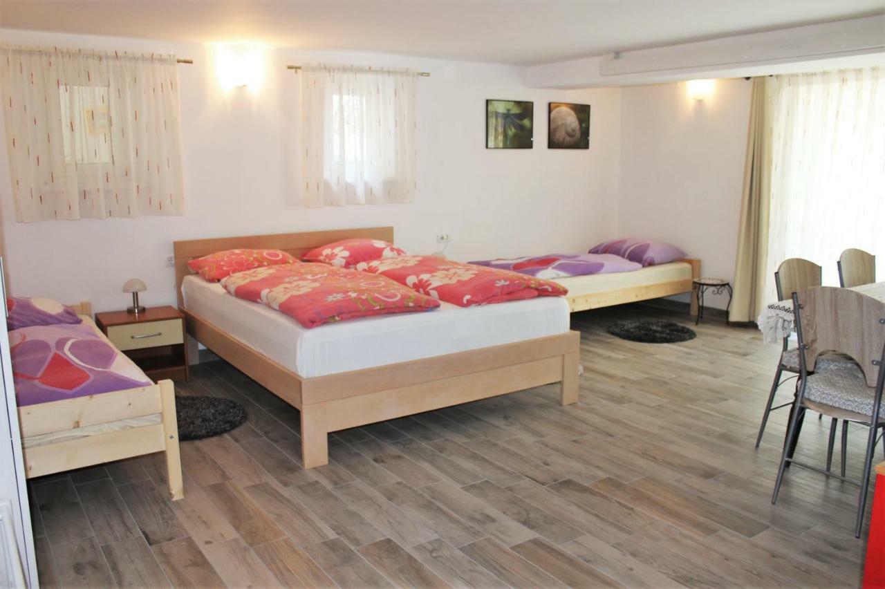 Rooms Jurca Постойна Экстерьер фото