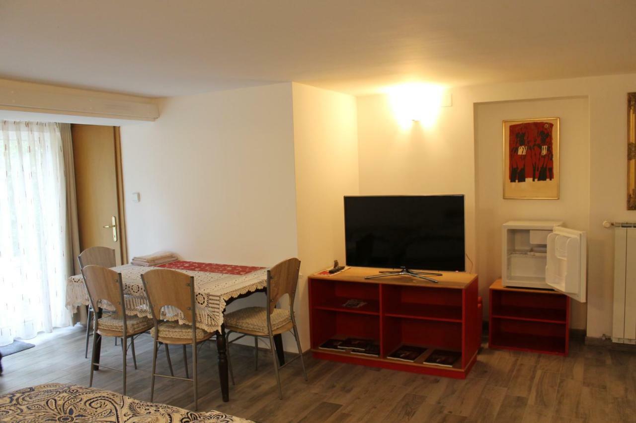 Rooms Jurca Постойна Экстерьер фото